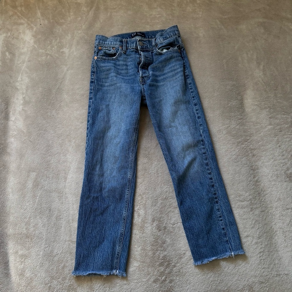 Gap Women's Jeans 6/28R Cheeky Straight High Rise Button Fly Raw Hem Denim Wash